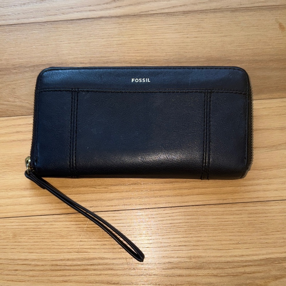 Fossil Navy Blue Leather Zip Around Wallet Wristlet